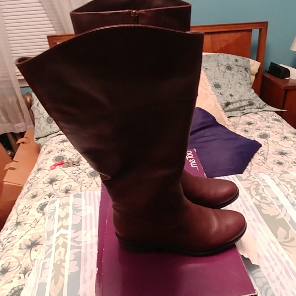 Boots - Picture 3 of 4